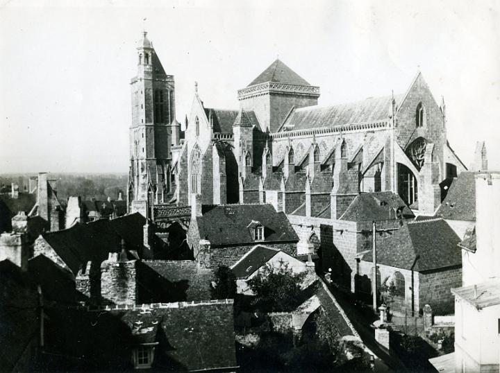 Dol_cathedrale_toits_@carde.jpg