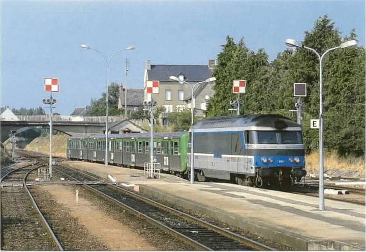 Dol_gare_loco-train.jpg