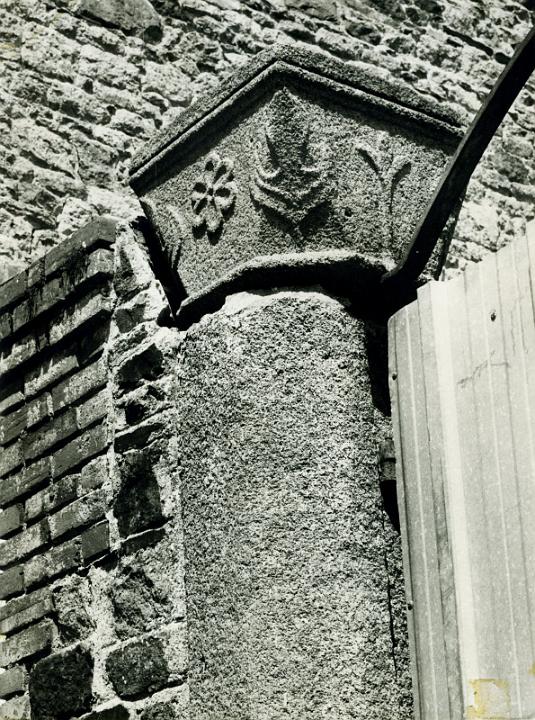 Dol_pilier_rue-ceinte_@carde.jpg
