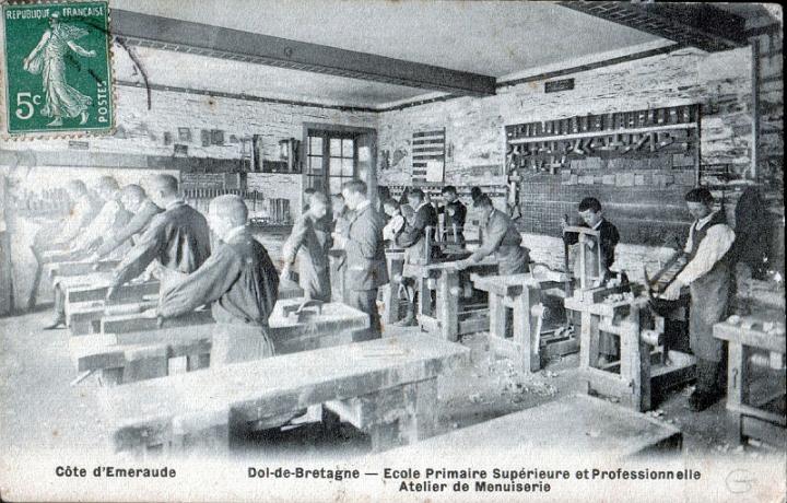 dol_ecoles_eps-epi_atelier-menuiserie_.jpg