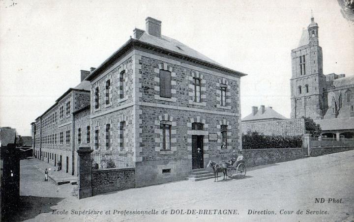 dol_ecoles_eps-epi_cour-de-service.jpg
