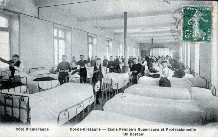 dol_ecoles_eps-epi_dortoir_.jpg