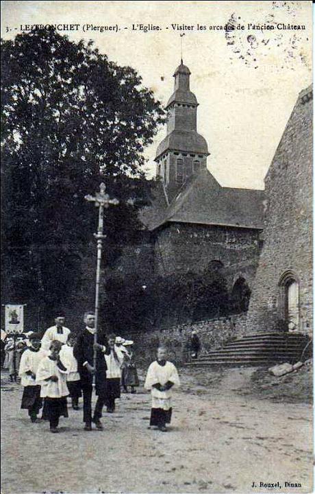 le-tronchet_procession.jpg