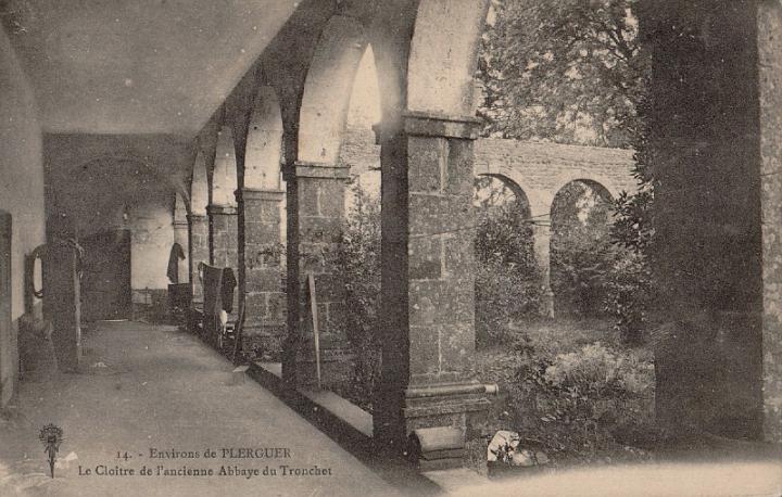 plerguer_eglise-et-cloitre_01.jpg
