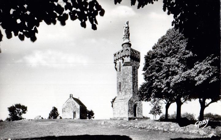 mont-dol_la-vierge-et-la-chapelle_02.jpg
