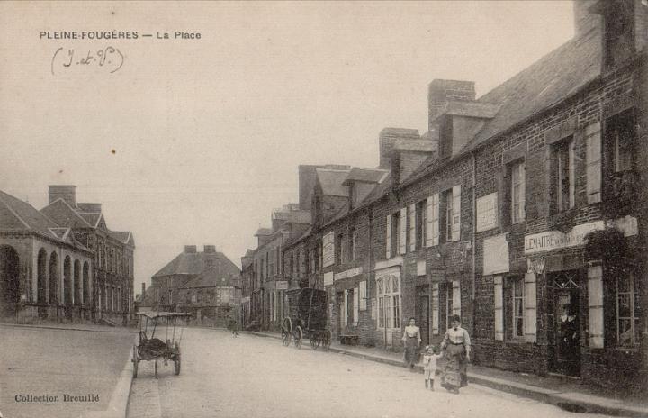 pleine-fougeres_rues_la-place_02.jpg