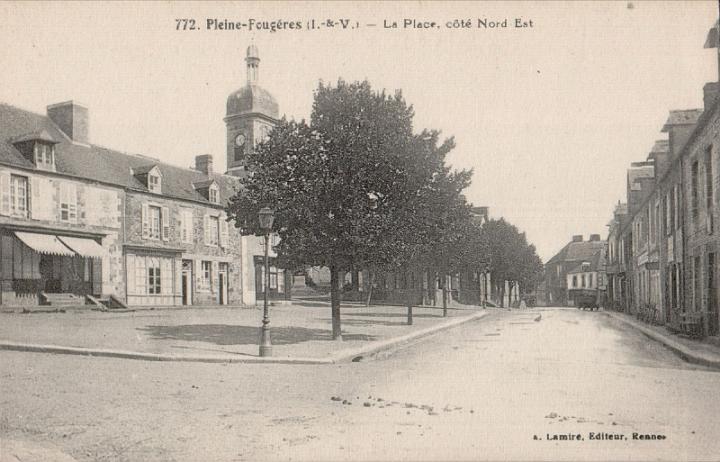 pleine-fougeres_rues_la-place_05.jpg