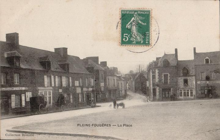 pleine-fougeres_rues_la-place_06.jpg