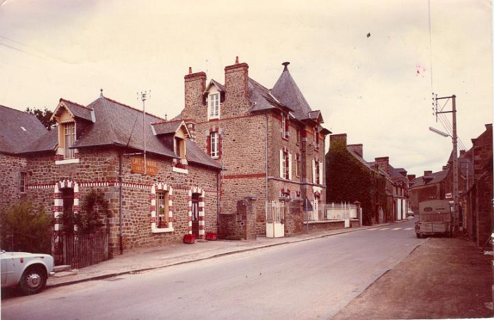 saint-broladre_bourg_mairie.jpg