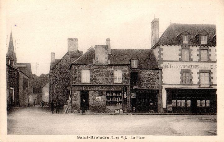 saint-broladre_la-place_00.jpg