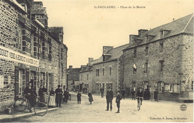 saint-broladre_place-de-la-mairie_03.jpg