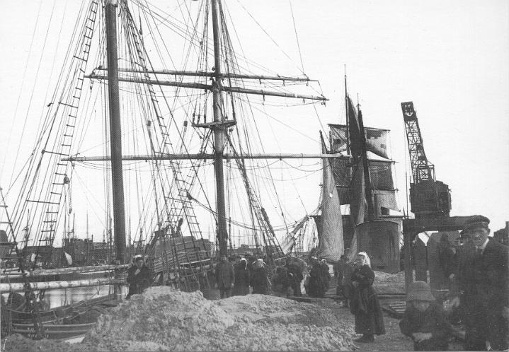 terre-neuve_saint-malo_debarquement_1920.jpg